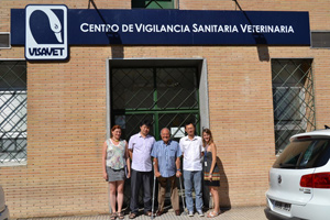 From left to right: Dr.M.Martinez and Dr.Jinming Li (ASF Epidemiology), Prof. J.M.Sánchez Vizcaíno, and Dr. Li Lin and Dr.E.Nieto (ASF Laboratory). Photo by B.Rivera.